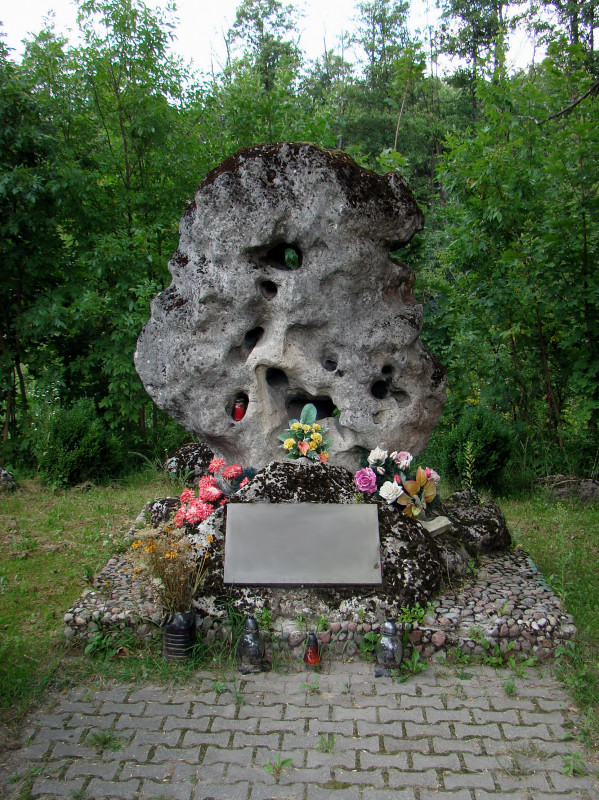 Pomnik 1.JPG